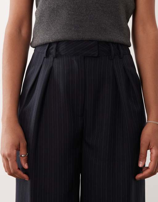 ASOS DESIGN Tall tailored wide leg pleated trousers in navy pinstripe , 4 of 5