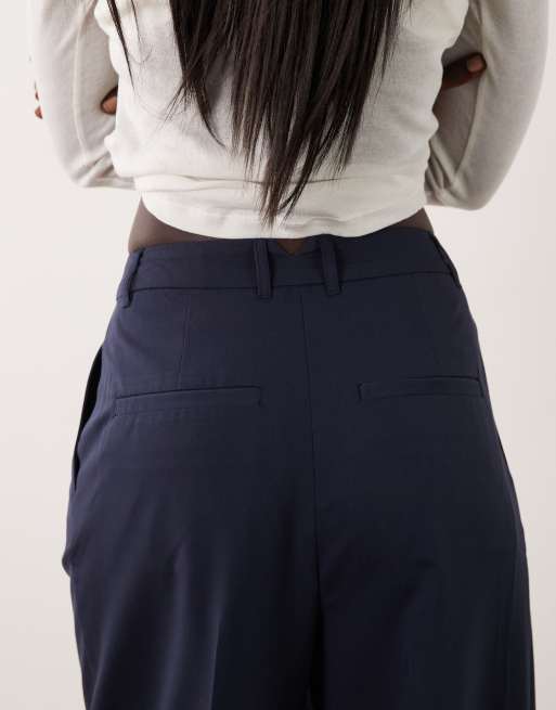 ASOS DESIGN Tall Tailored wide leg trousers with pleat detail in navy, 4 of 5