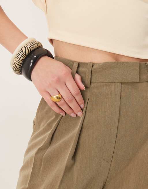 ASOS DESIGN Tall tailored wide leg trousers with pleat detail in olive, 2 of 5
