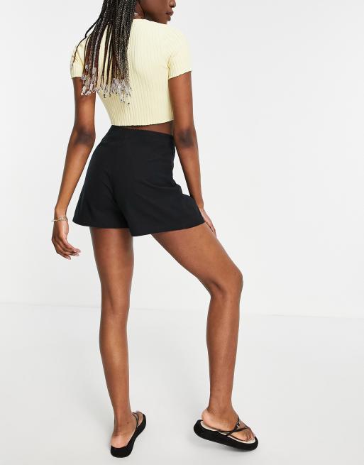 ASOS DESIGN Tall textured pleat front short in black, 2 of 4