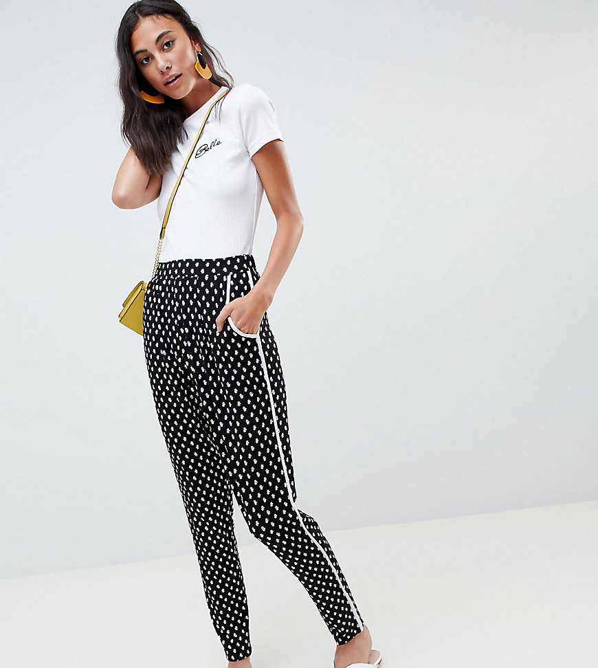 ASOS DESIGN Tall - tilspidsede peg-bukser med kontrastkant og sort/hvidt blomsterprint-Multifarvet