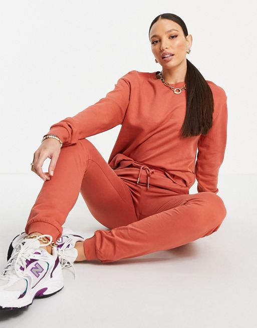 ASOS DESIGN tracksuit with sweatshirt and skinny sweatpants in red - RED