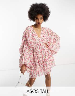 ASOS DESIGN Tall - Trapezförmiges, fein plissiertes Minikleid mit rosa Blumenmuster und Fledermausärmeln-Bunt