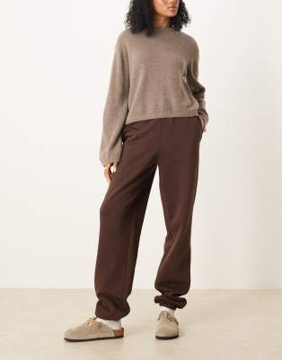 ASOS DESIGN Tall - Ultimate - Jogginghose in Schokobraun mit weicher Innenseite und Bündchen-Brown