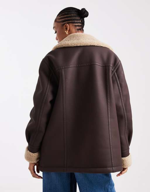 ASOS DESIGN Tall – Verstärkte Jacke aus Kunstleder in Schokobraun mit mittlerer Länge, 4 von 4