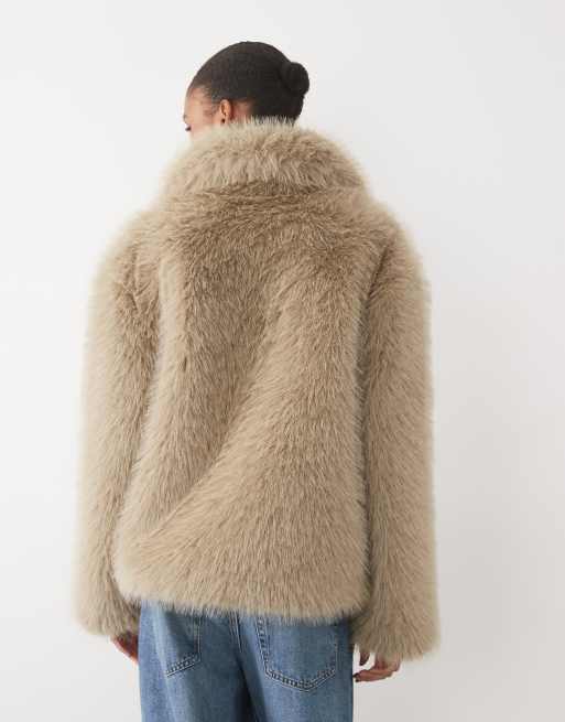 ASOS DESIGN Tall veste courte à col en fausse fourrure marron clair, 4 de 4