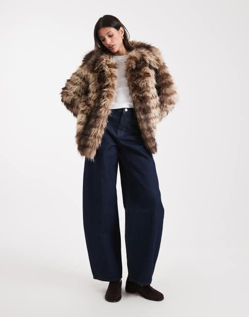 ASOS DESIGN Tall - Veste courte en fausse fourrure à empiècements rayés - Marron, 3 de 4