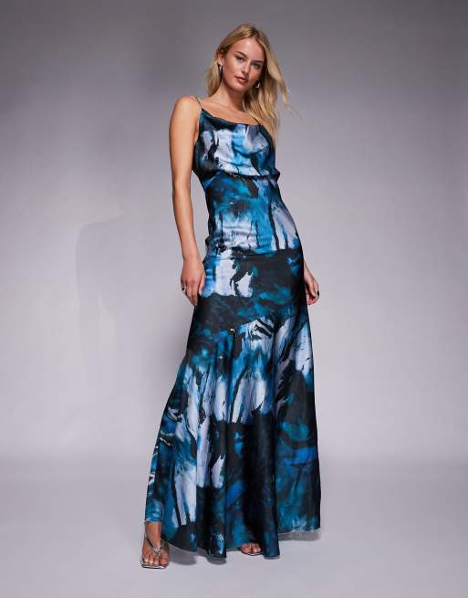 ASOS DESIGN Tall - Vestito lungo in raso blu scuro con stampa astratta, scollo ad anello sul davanti, spalline sottili e allacciatura sul retro