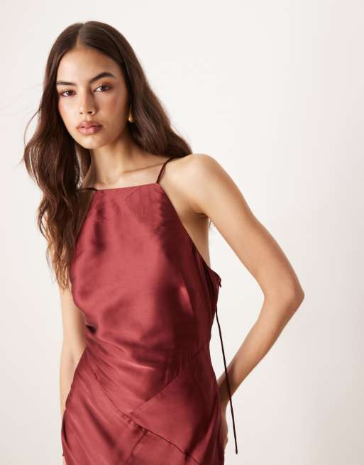 ASOS DESIGN Tall - Vestito lungo in raso rosso ciliegia a pannelli con gonna in chiffon, 4 di 4