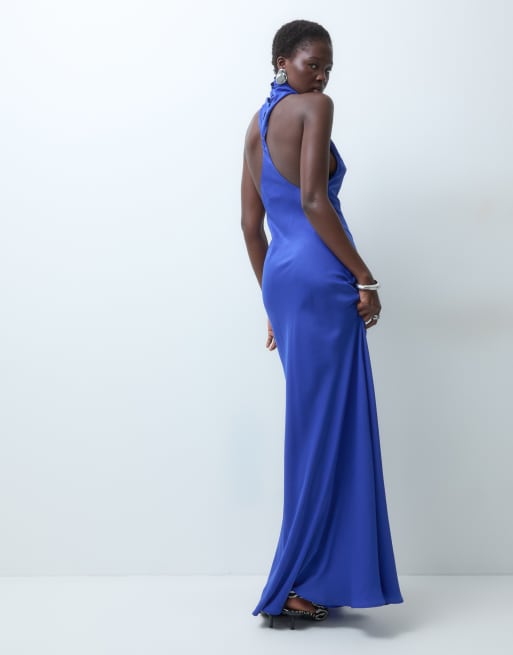 ASOS DESIGN Tall vestito lungo in satin blu cobalto con collo a imbuto, taglio sbieco e senza maniche, 4 di 5