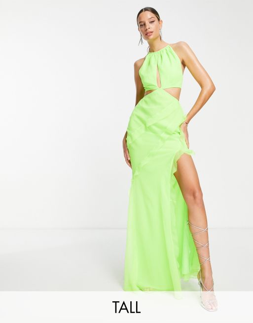 FhyzicsShops DESIGN Tall - Vestito lungo verde acceso allacciato al collo con taglio sbieco e volant