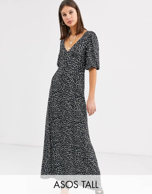 ASOS DESIGN Tall – Vitprickig silkig tea-klänning i maximodell