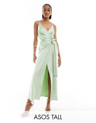 ASOS DESIGN Tall - Wadenlanges Satin-Wickelkleid in Salbeigrün mit schmalen Trägern