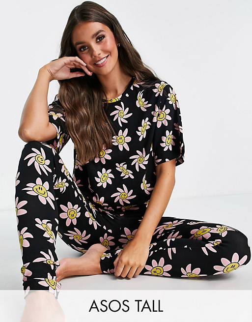 ASOS DESIGN Tall wavy daisy oversized tee & legging pyjama set in black