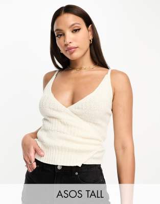 ASOS DESIGN Tall - Wickel-Camisole aus Strick in Creme mit verschiedenen Maschenmustern-Weiß