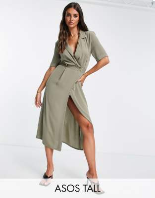 ASOS DESIGN Tall - Wickel-Midikleid in Khaki in Smoking-Optik mit Schulterpolstern-Grün