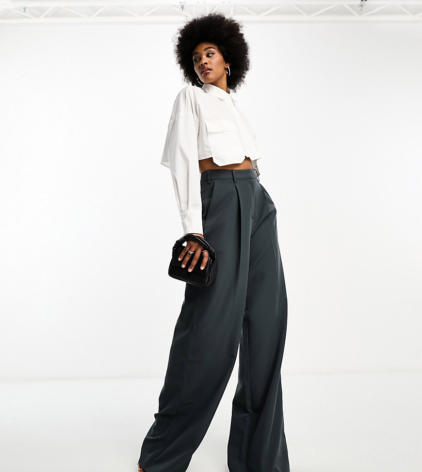 ASOS DESIGN Tall wide leg pleat front trousers in charcoal-Grey