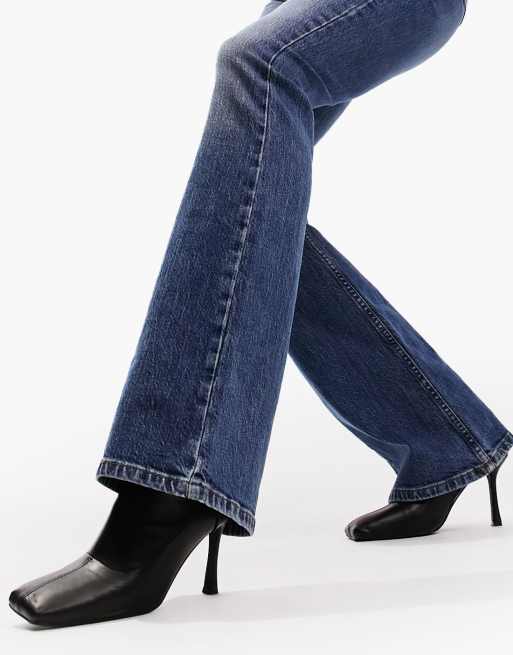 ASOS DESIGN Tall - Wijd uitlopende jeans met halfhoge taille in middenblauw, 5 van 5