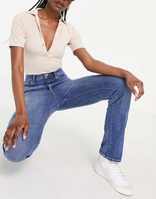 ASOS DESIGN Tall – Y2K – Stretch-Schlagjeans mit hohem Bund in mittlerer Vintage-Waschung, 4 von 4