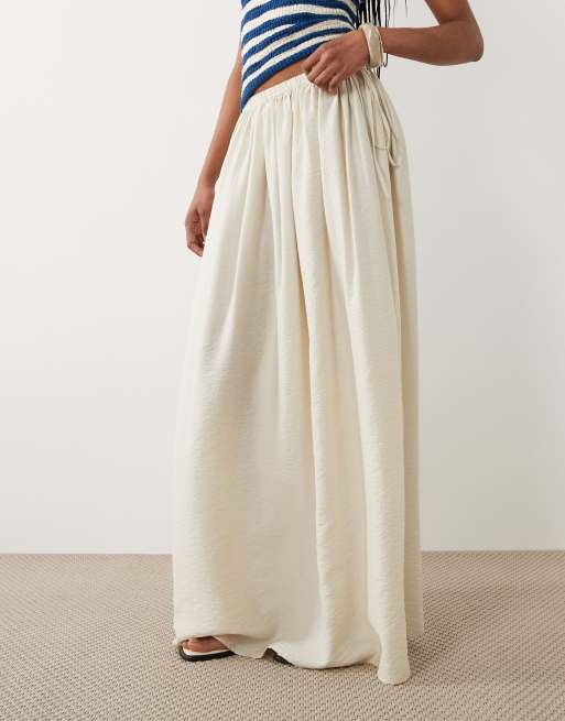 ASOS DESIGN Tall - Zachte gekreukte maxi rok met gestrikte taille in crème, 4 van 5
