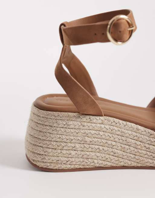 ASOS DESIGN - Tana - Espadrilles van imitatiesuède met sleehak in zandkleur, 3 van 4