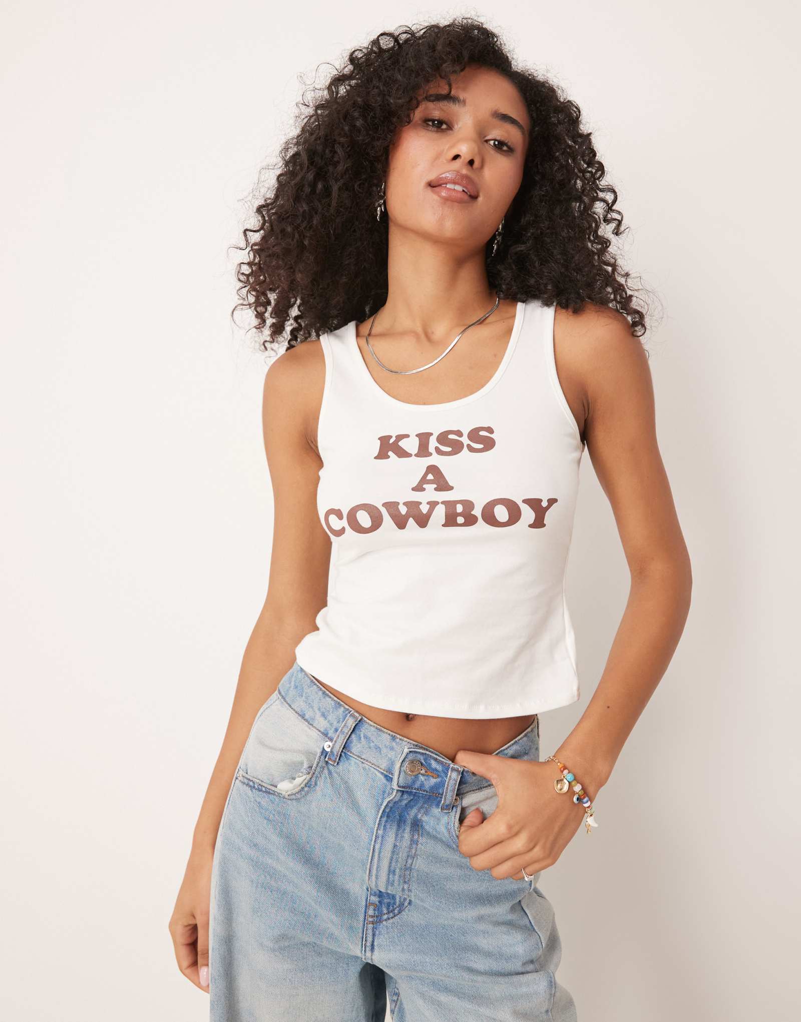ДИЗАЙНЕРСКАЯ майка ASOS с рисунком ковбоя kiss a cowboy