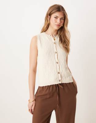 ASOS DESIGN - Tanktop aus geflammtem Strick in Ecru mit Knopfleiste-Weiß