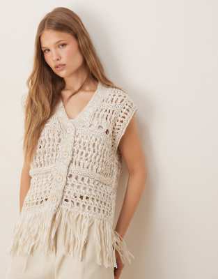 ASOS DESIGN - Tanktop aus Häkelstrick in Steinbeige mit Knopfleiste, Fransen und Maschenmuster-Mix-Neutral