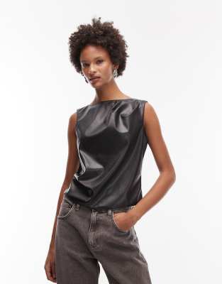 ASOS DESIGN - Tanktop aus Kunstleder in Schwarz mit Zierfalten und U-Boot-Ausschnitt