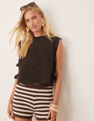 ASOS DESIGN - Tanktop aus Strickstoff in Schokobraun mit Patchwork-Muster und seitlicher Schnürung