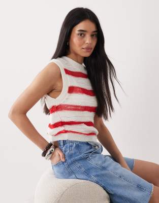 ASOS DESIGN - Tanktop aus weitmaschigem Feinstrick in Rot gestreift-Bunt