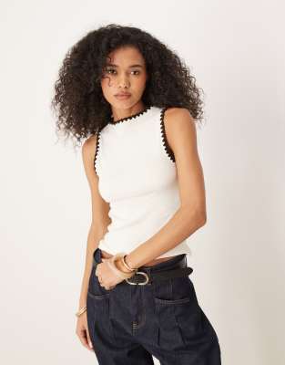 ASOS DESIGN - Tanktop in Cremeweiß mit U-Boot-Ausschnitt und Languettenstich