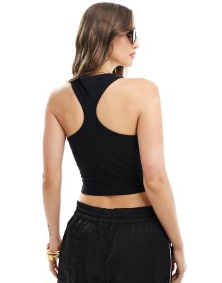 ASOS DESIGN - Tanktop in Schwarz mit Cut-out und Ringerrücken