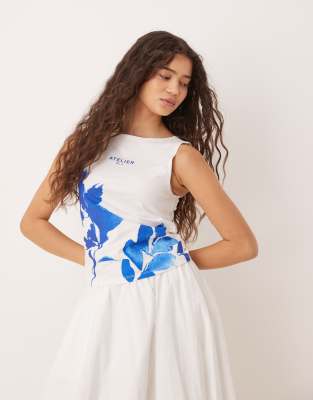 ASOS DESIGN - Tanktop in Weiß mit Fotoblumendruck und U-Boot-Ausschnitt