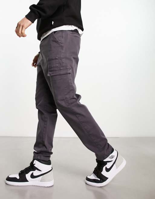 ASOS DESIGN - Tapered cargobukser i vasket sort