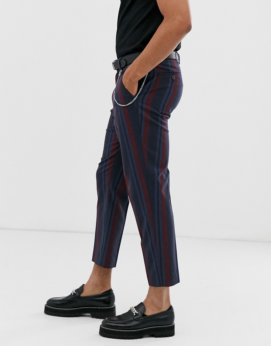 ASOS DESIGN - Tapered elegante bukser med kæde i stribet marineblå og bordeaux
