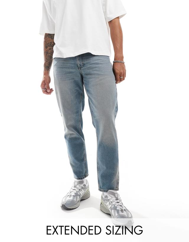 ASOS DESIGN - tapered fit jeans in mid wash blue - mblue