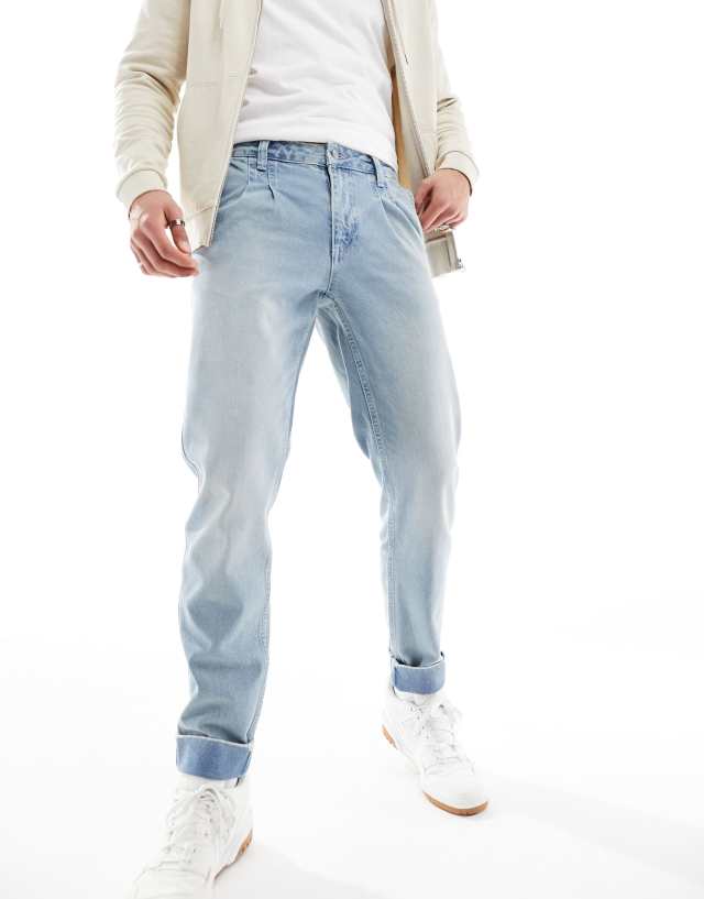 ASOS DESIGN - tapered fit turn up jeans with pleats in mid blue - mblue