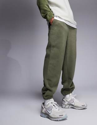 ASOS DESIGN tapered fleece joggers in khaki-Green