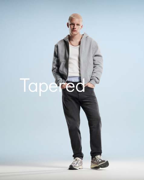 ASOS DESIGN - Tapered jeans i forvasket sort - view 1