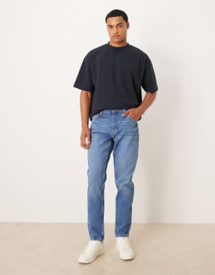 tapered jeans in mid wash-Blue
