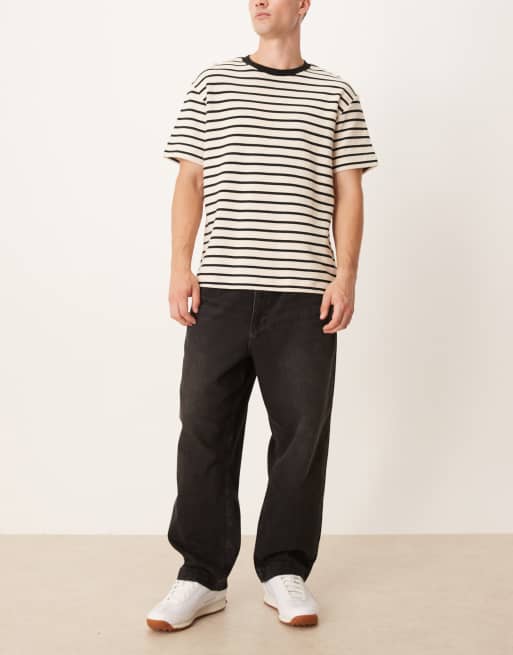 ASOS DESIGN - Tapered jeans med plisseringer og afslappet pasform i sort vask, 2 af 5