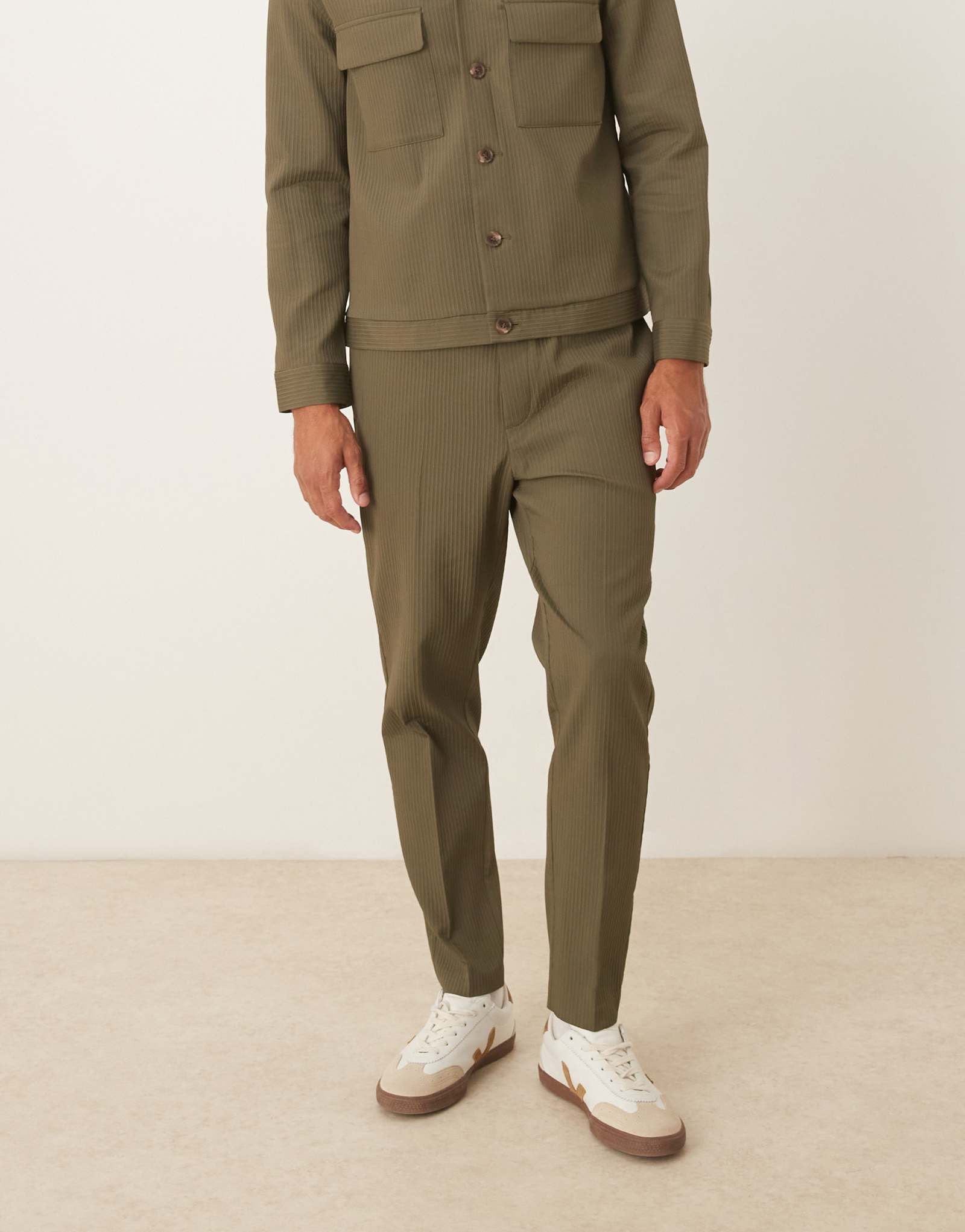 Элегантные зауженные брюки ASOS DESIGN в рубчик цвета хаки - часть комплекта