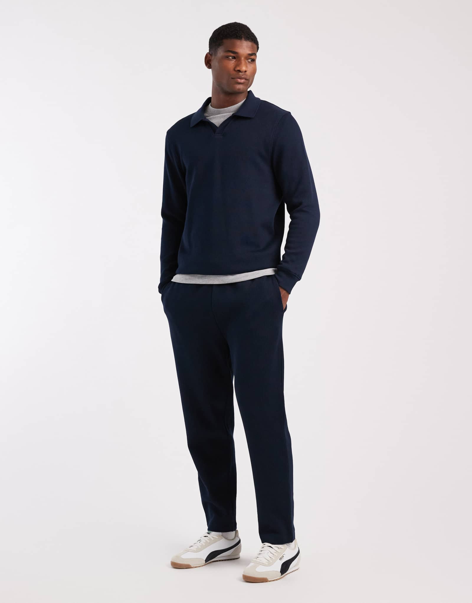 Зауженные спортивные брюки ASOS DESIGN темно-синего цвета