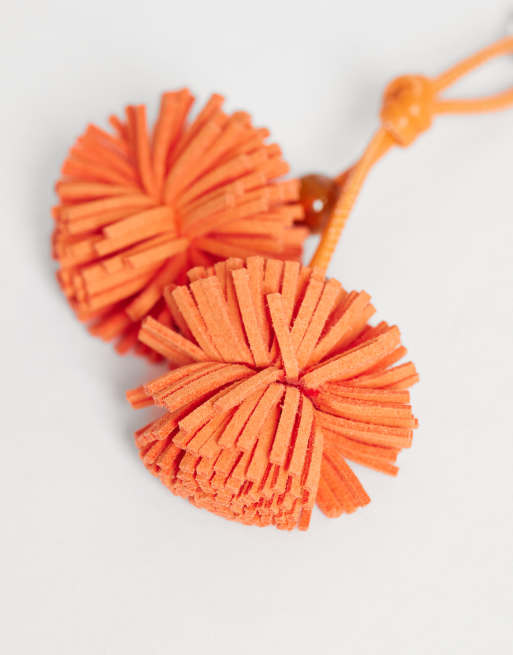 ASOS DESIGN – Taschenanhänger mit Bommel in Orange, 3 von 3