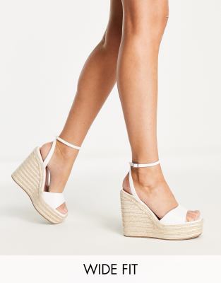 ASOS DESIGN - Tasha - Espadrilles in Weiß in weiter Passform mit Keilabsatz