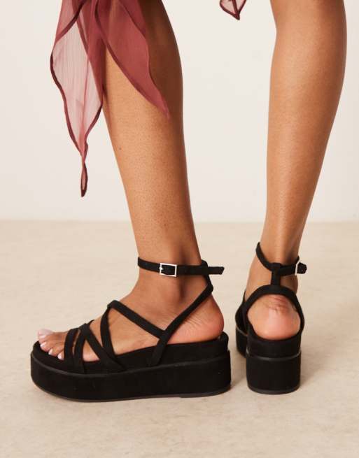ASOS DESIGN – Taurus 2 – Riemchen-Sandalen in Schwarz mit flacher Plateausohle, 3 von 4