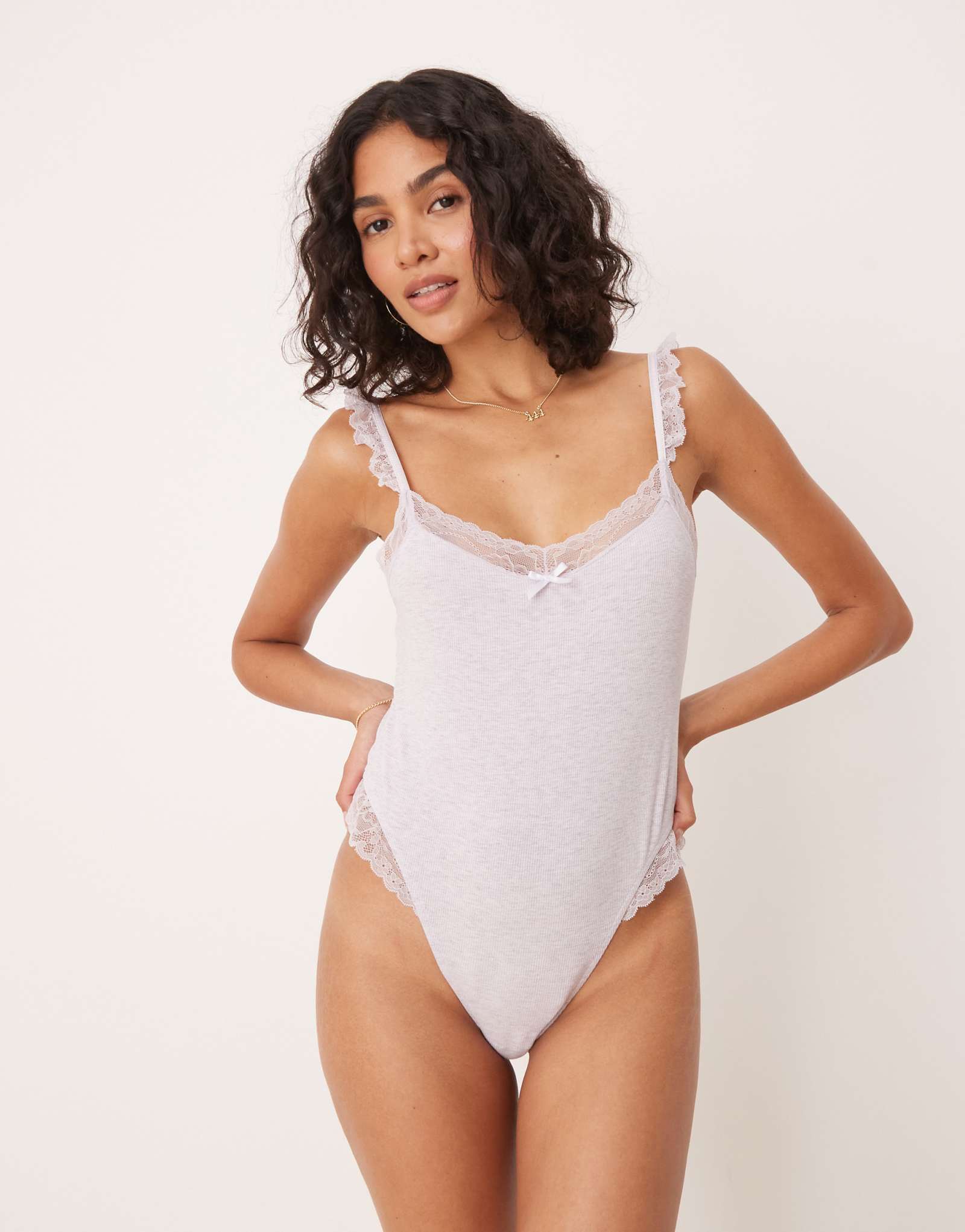 Мягкое боди в рубчик ASOS DESIGN Taylor с кружевной отделкой цвета промытой сирени