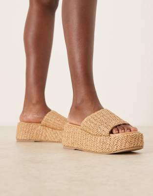 ASOS DESIGN - Teagan - Sandalen mit flacher Plateausohle und Keilabsatz aus natürlichem Bast-Neutral
