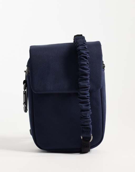 ASOS DESIGN - Tech crossbody tas in marineblauw, 4 van 4